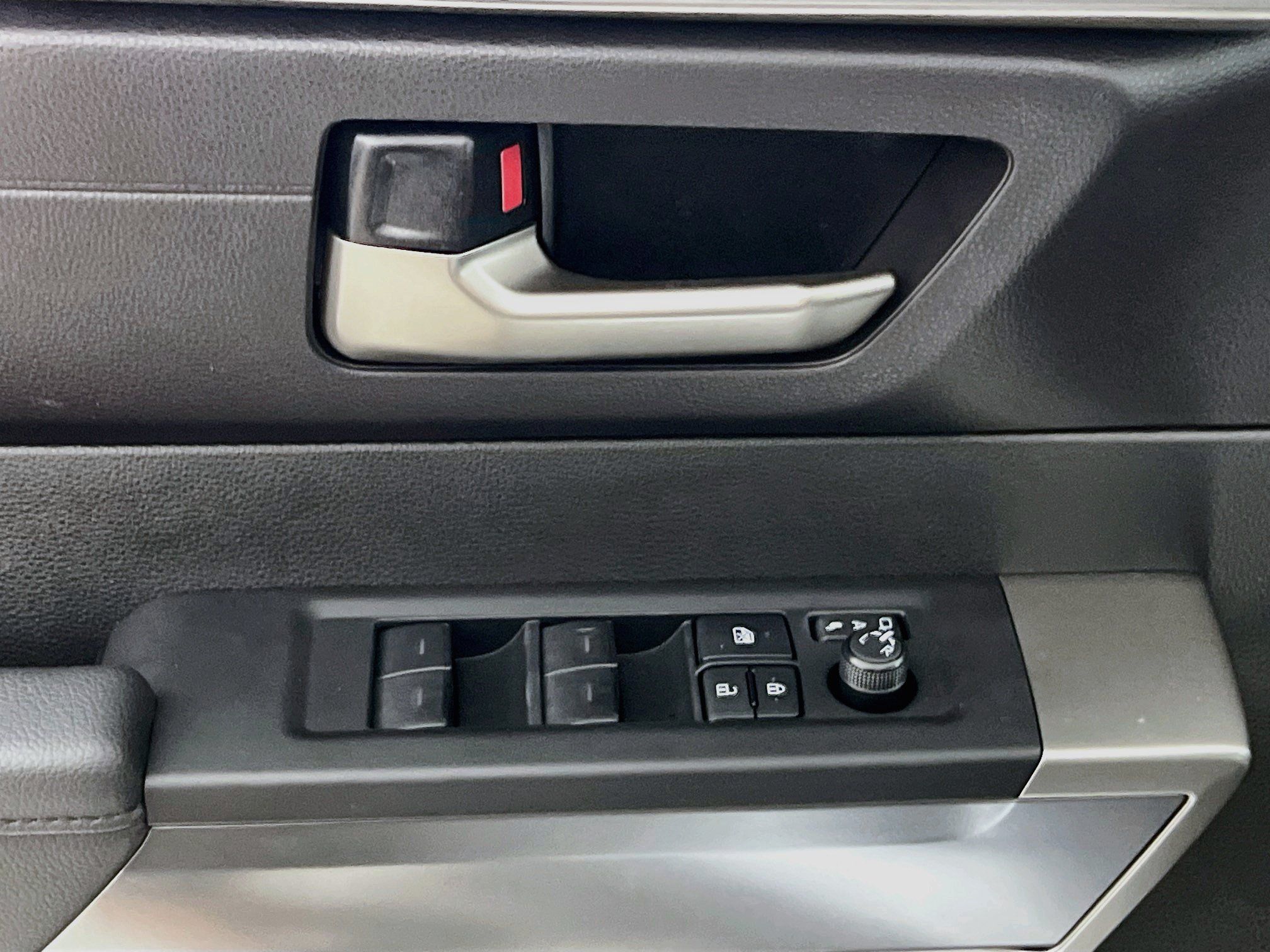 Used 2025 Toyota Sequoia SR5 AWD/4WD image 17