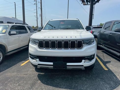 Used 2025 Jeep Wagoneer Series II AWD/4WD image 4