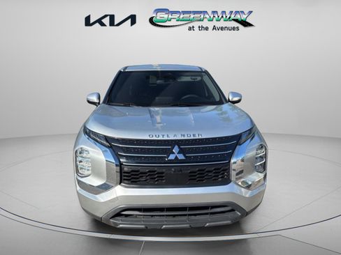 Used 2022 Mitsubishi Outlander ES FWD image 1