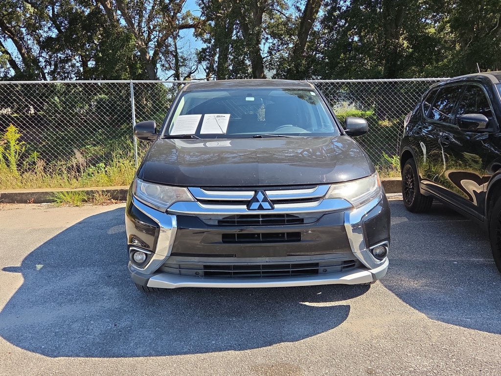 Used 2018 Mitsubishi Outlander ES FWD image 2