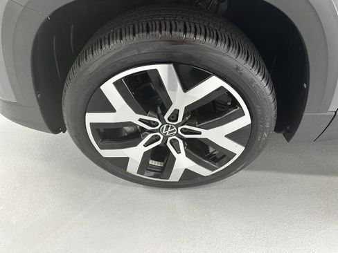 Certified 2023 Volkswagen Taos SEL AWD/4WD image 17