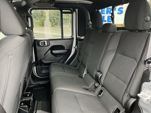Used 2021 Jeep Gladiator Willys image 17