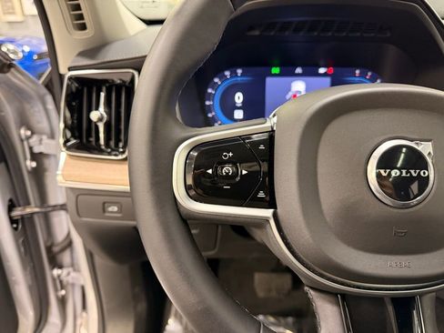 Used 2025 Volvo XC90 B6 Plus image 13