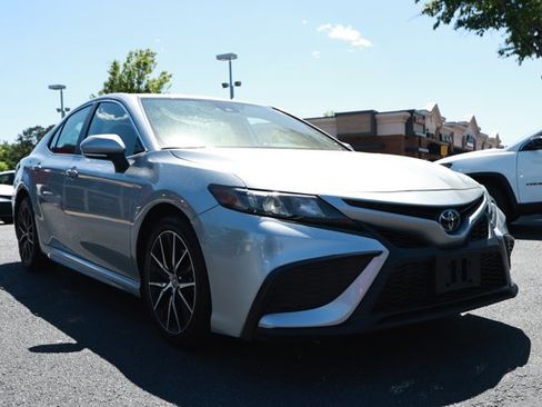 Used 2023 Toyota Camry SE FWD image 3