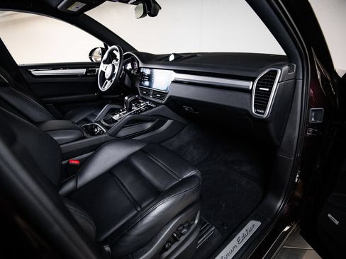 Certified 2023 Porsche Cayenne Platinum Edition AWD/4WD image 28