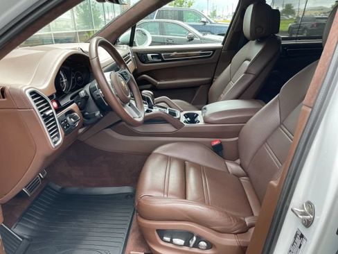 Used 2021 Porsche Cayenne GTS AWD/4WD image 23