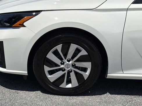Certified 2025 Nissan Altima 2.5 S FWD image 11