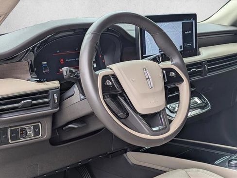 Used 2024 Lincoln Corsair Reserve image 10