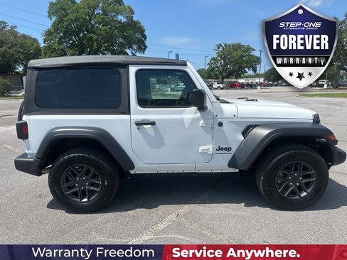 Used 2025 Jeep Wrangler Sport AWD/4WD image 8