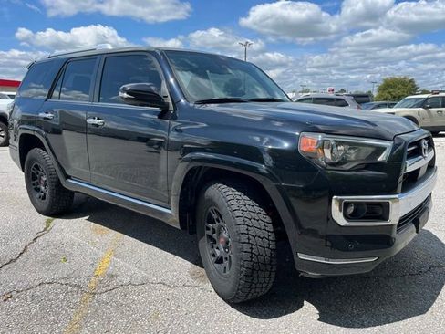 Used 2022 Toyota 4Runner Limited AWD/4WD image 8