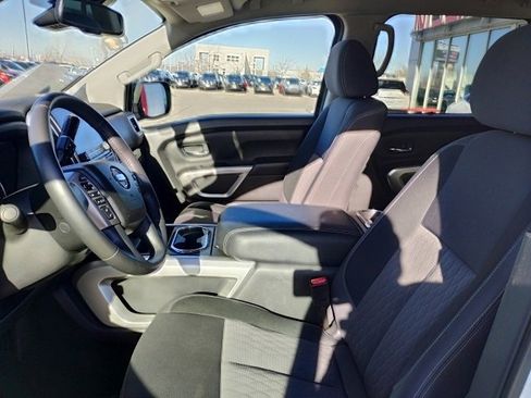 Used 2021 Nissan Titan SV w/ SV Convenience Package image 13