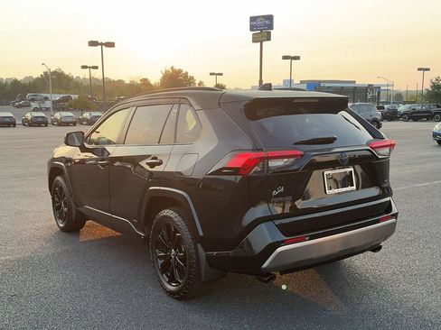 Used 2022 Toyota RAV4 SE w/ Convenience Package AWD/4WD image 10