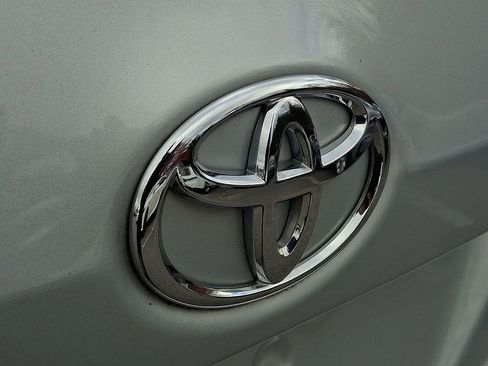 Used 2016 Toyota Corolla LE image 29