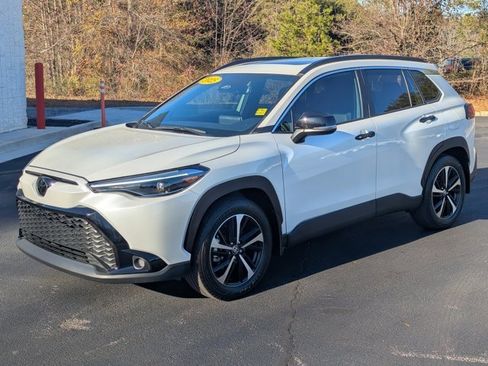 Used 2025 Toyota Corolla Cross XSE w/ Convenience Package image 3