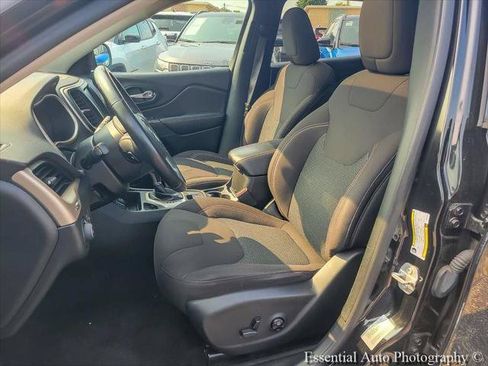 Certified 2017 Jeep Cherokee Latitude w/ Comfort & Sound Group FWD image 10