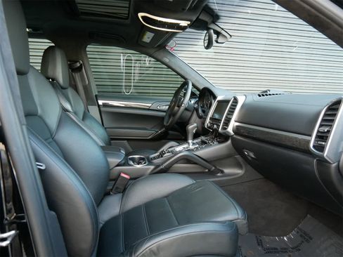 Used 2014 Porsche Cayenne Turbo image 27