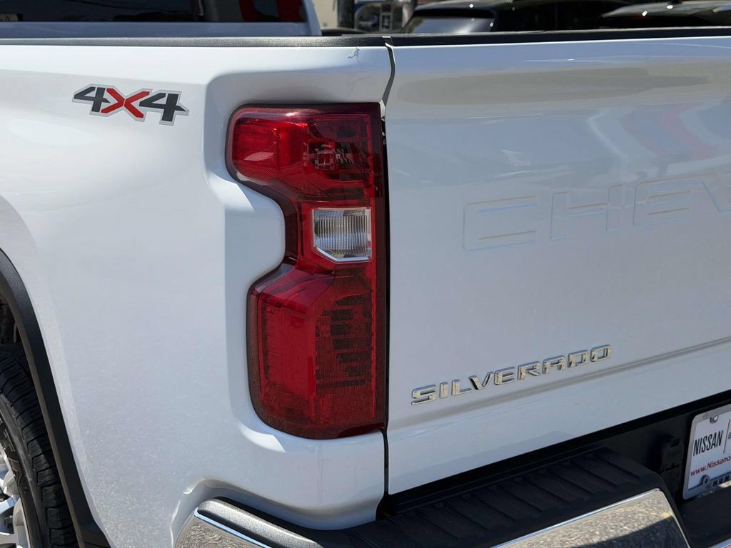 Used 2025 Chevrolet Silverado 2500 LT w/ Convenience Package AWD/4WD image 8