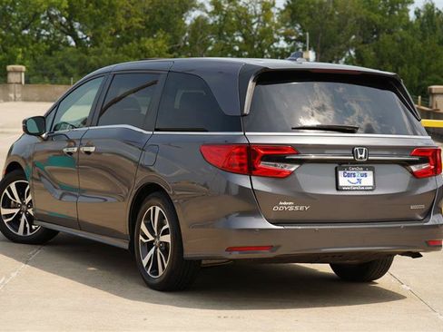 Used 2021 Honda Odyssey Touring image 3