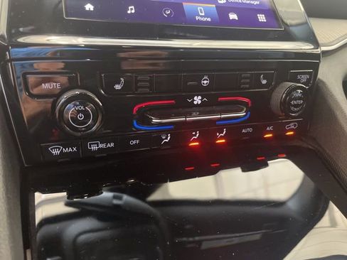 Used 2024 Jeep Grand Cherokee L Altitude image 17