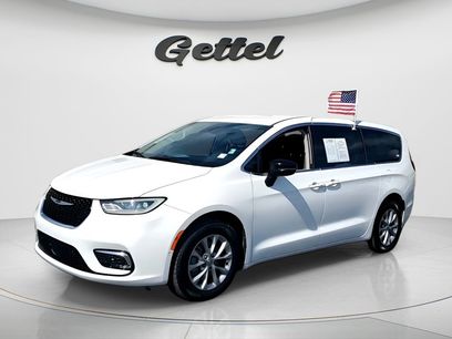 Used 2024 Chrysler Pacifica Touring-L