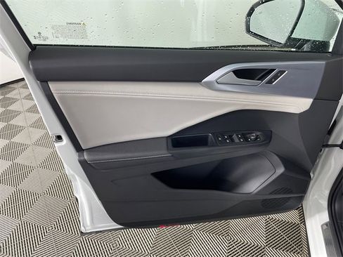 New 2025 Volkswagen Taos SE image 14