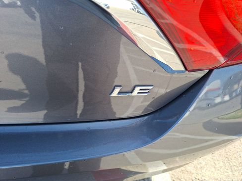 Used 2016 Toyota Camry LE image 12