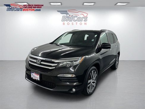 Used 2016 Honda Pilot Touring image 1