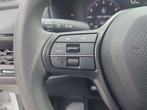 Certified 2025 Honda Accord LX image 20