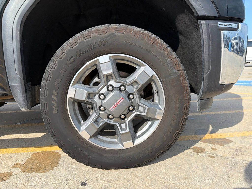 Used 2025 GMC Sierra 2500 SLT AWD/4WD image 30