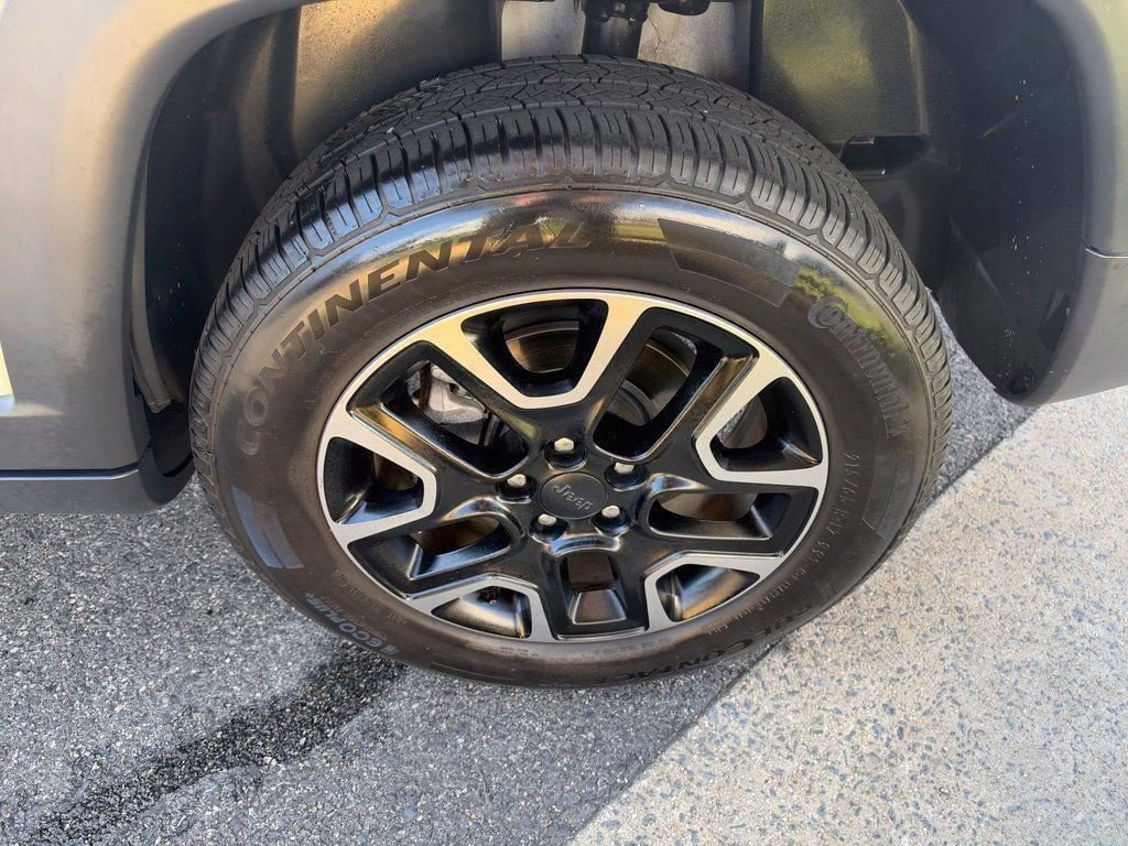 Used 2019 Jeep Compass Trailhawk w/ Leather Interior Group AWD/4WD image 14