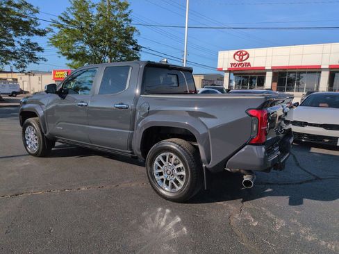 Used 2024 Toyota Tacoma Limited AWD/4WD image 3
