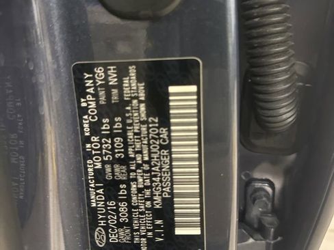 Used 2017 Genesis G90 3.3T Premium image 6