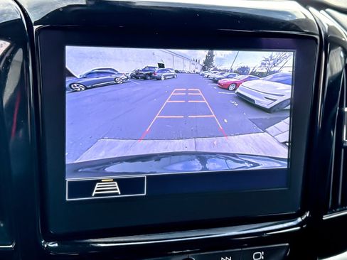 Used 2021 Chevrolet Traverse LT image 24