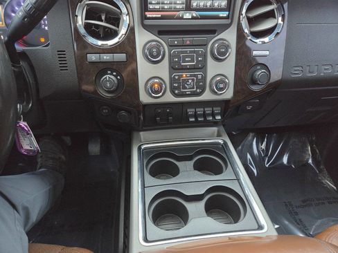 Used 2016 Ford F250 Platinum w/ FX4 Off-Road Package image 34