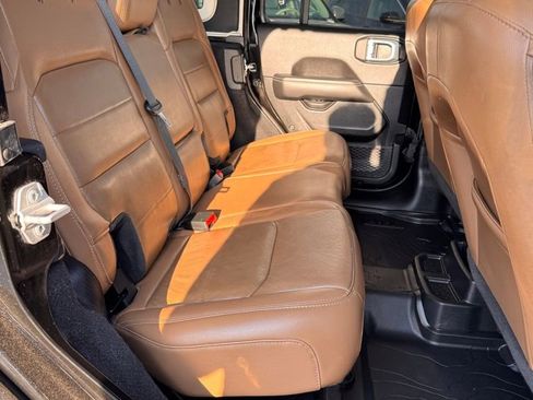 Used 2021 Jeep Wrangler Unlimited Sahara AWD/4WD image 14