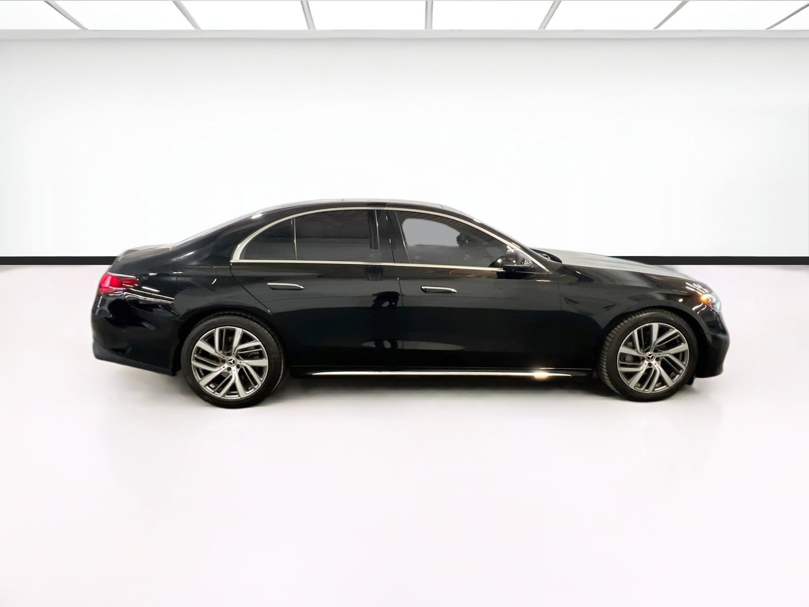 Used 2024 Mercedes-Benz E 350 4MATIC Sedan image 25