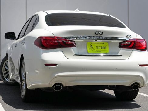 Used 2019 INFINITI Q70 Luxe RWD image 5