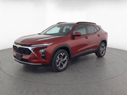 Used 2025 Chevrolet Trax LT w/ LT Convenience Package FWD image 1