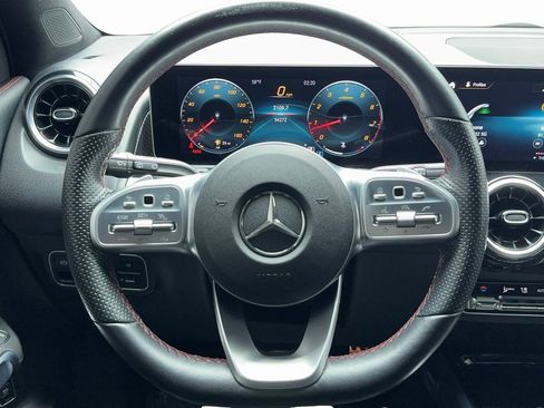 Used 2020 Mercedes-Benz GLB 250 w/ AMG Line image 16