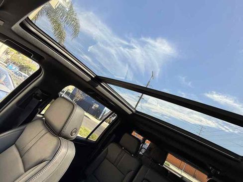 Used 2025 Chevrolet Suburban RST image 31