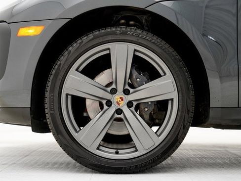 Used 2025 Porsche Macan image 36