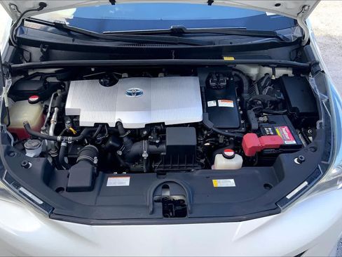 Used 2016 Toyota Prius Four FWD image 9