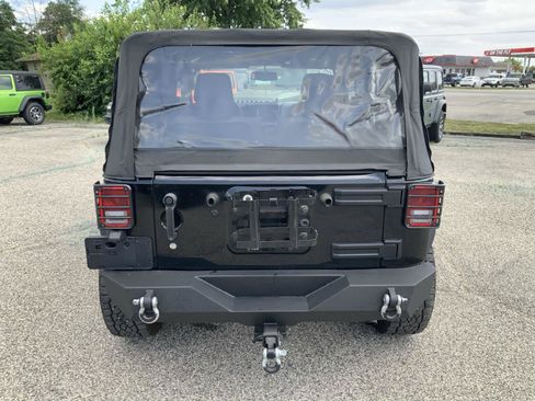 Used 2015 Jeep Wrangler Sport w/ Quick Order Package 24S AWD/4WD image 7