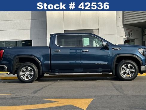 Used 2022 GMC Sierra 1500 SLT w/ SLT Convenience Package image 4