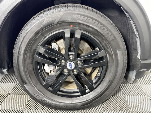 Used 2023 Ford Explorer XLT w/ Equipment Group 202A AWD/4WD image 31