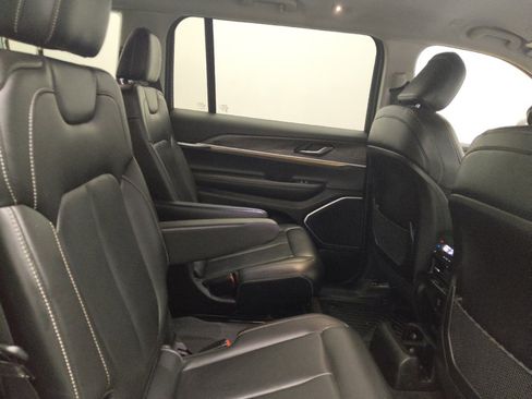 Used 2022 Jeep Grand Cherokee L Limited image 19