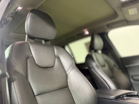 Used 2020 Volvo XC90 T6 Momentum w/ Protection Package Premier image 11