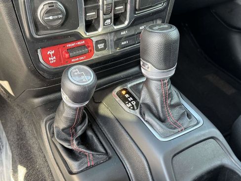 Used 2020 Jeep Wrangler Unlimited Rubicon AWD/4WD image 7