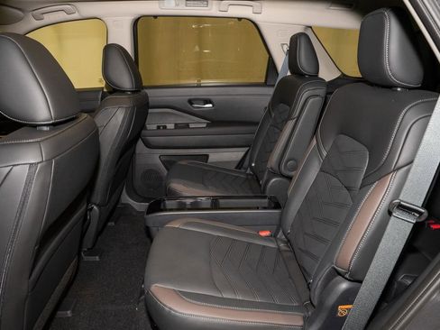 New 2025 Nissan Pathfinder Platinum w/ Lighting Package (N92) image 15