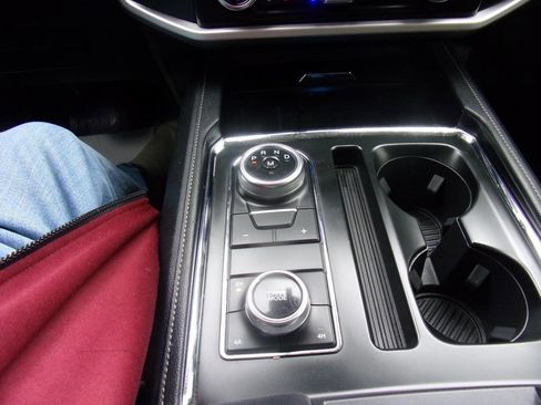 Used 2024 Ford Expedition XLT image 29